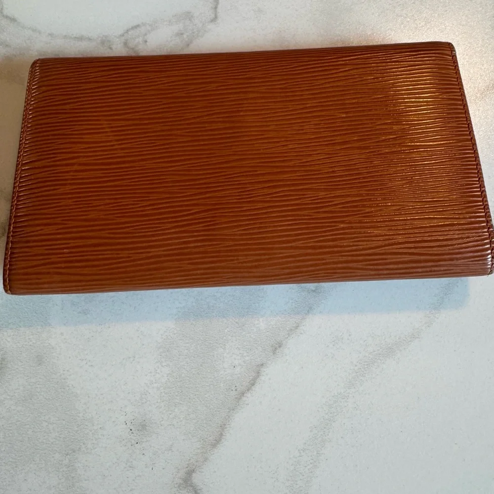 Louis Vuitton Epi Leather Wallet in rare orange color - Picture 3 of 11